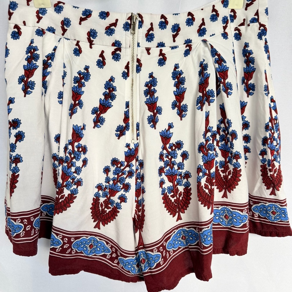 Fashion Nova White and Burgundy Floral Skorts, Women’s Large - Picture 7 of 10